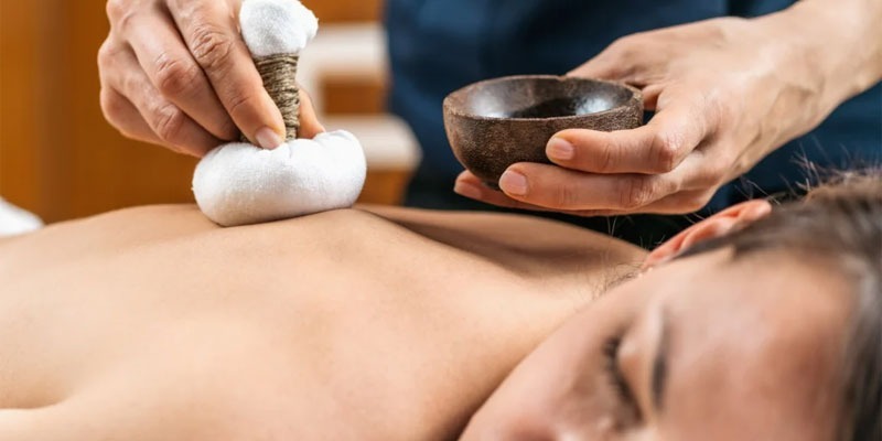 You are currently viewing Treat your back pain with the help of Ayurveda